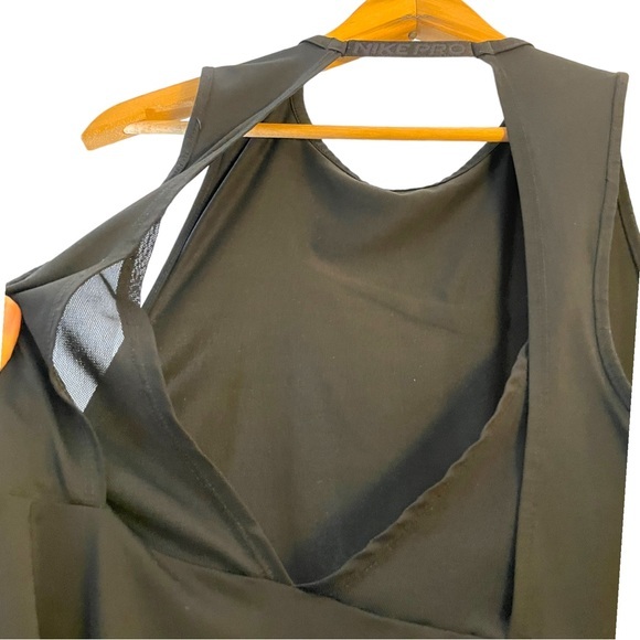Nike black tank top for workout, back is cut out.‎ NWOT size L - Picture 4 of 5